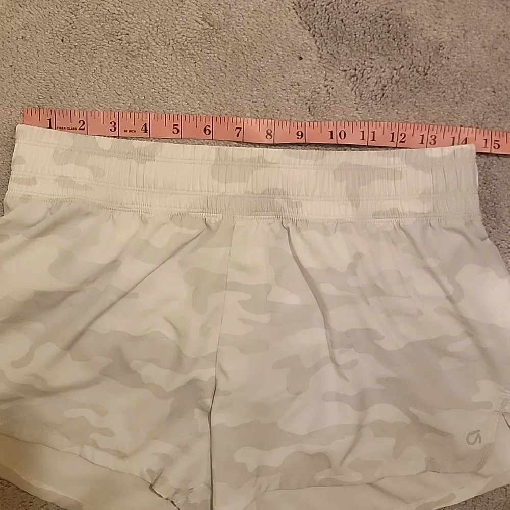 Women's Camouflage Shorts Sz Med - Picture 2 of 8